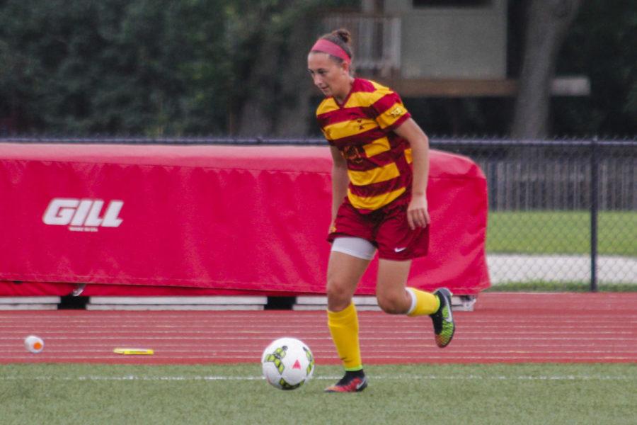Senior+forward+Hayley+Womack+moves+down+the+field+during+the+game+against+Saint+Louis+on+Aug.+31+at+the+Cyclone+Sports+Complex.+The+Cyclones+defeated+the+Billikens+2-1.
