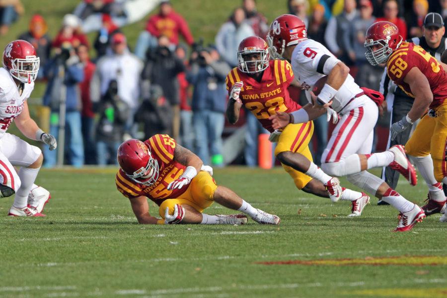 Senior+linebacker+Jevohn+Miller+falls+to+the+ground%2C+inuring+his+knee.+Iowa+State+played+much+of+the+game+without+starting+Miller%2C+who+was+injured+on+Oklahomas+first+offensive+series.+The+Cyclones+lost+to+the+No.+19%C2%A0Sooners+with+a+final+score+of+59-14.