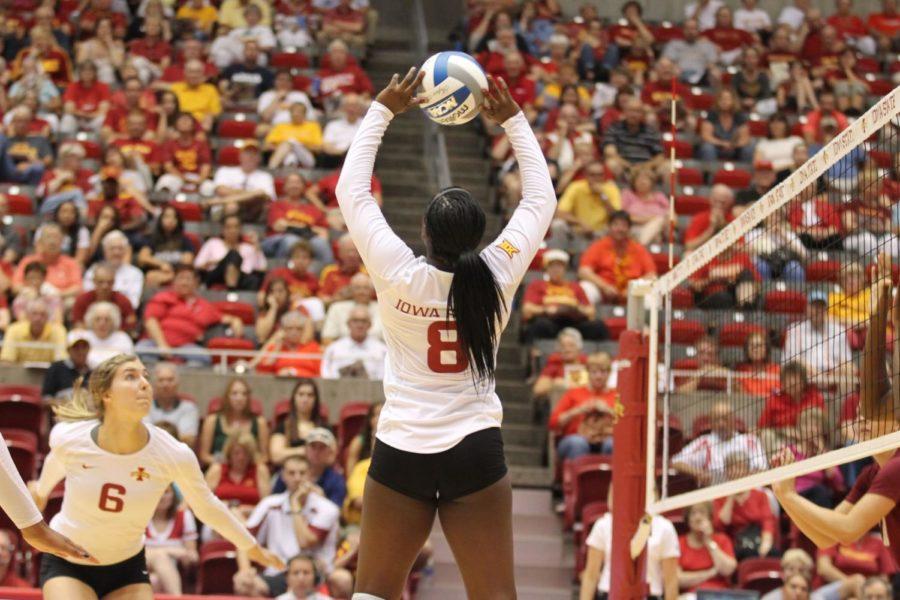 Setter Monique Harris sets the ball for outside hitter Alexis Conaway. Harris had five assists and three digs against Florida State on Aug. 31. 