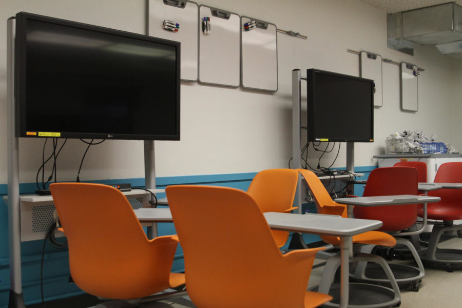 Classrooms+in+Lagomarcino+Hall+utilize+media%3Ascapes+to+allow+students+to+collaborate+and+share+their+screens+with+group+members+and+class+members+to+see+and+provide+feedback.+Other+technology+such+as+iPads%2C+laptops+and+iPods+are+available+for+use.