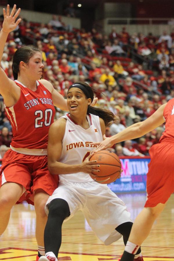 Senior+guard+Nikki+Moody+pushes+to+the+net+during+Iowa+States+matchup+with+the+Stony+Brook+Seawolves+on+Dec.+7.+Iowa+State+led+39-37+at+the+half.