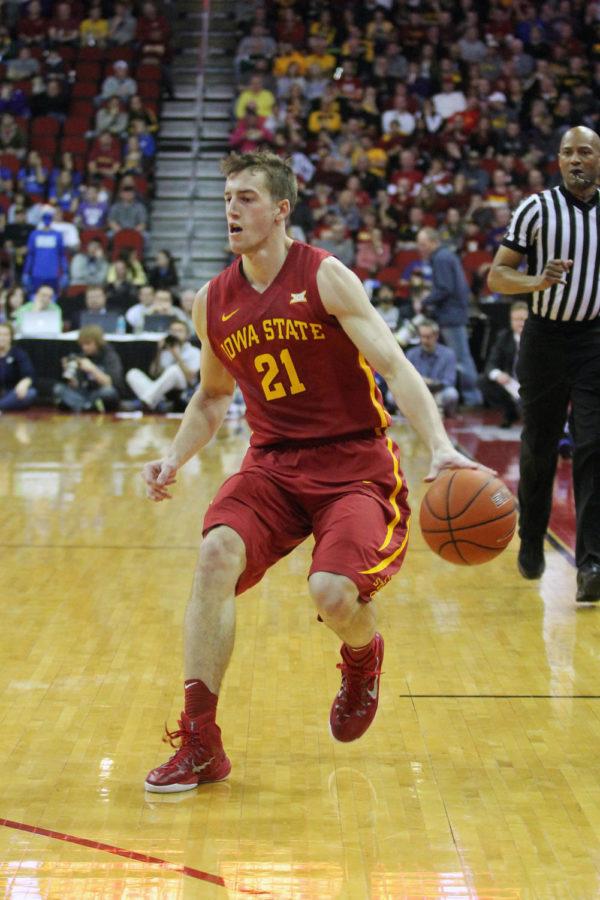 Sophomore guard Matt Thomas moves the ball to the net during Iowa States matchup with the Drake Bulldogs on Dec. 20 at Wells Fargo Arena. Thomas scored 10 points with two assists, helping Iowa State defeat the Bulldogs during the Hy-Vee Big Four Class with a final score of 83-54.