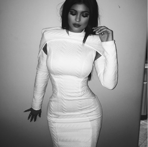 source: https://images.fnews.com/502/502482/kylie-jenner-on-killer-body-i-got-it-from-my-daddy_1.jpg