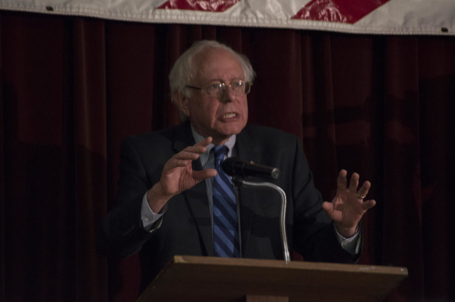 Sen.+Bernie+Sanders+gives+a+speech+during+the+2015+Story+County+Democrats+Soup+Supper+on+Feb.+21+at+the+Collegiate+Methodist+Church.