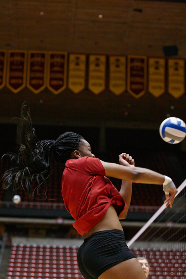 Incoming freshman middle blocker Grace Lazard volleys a ball over the net during the ISU spring tournament on April 18.