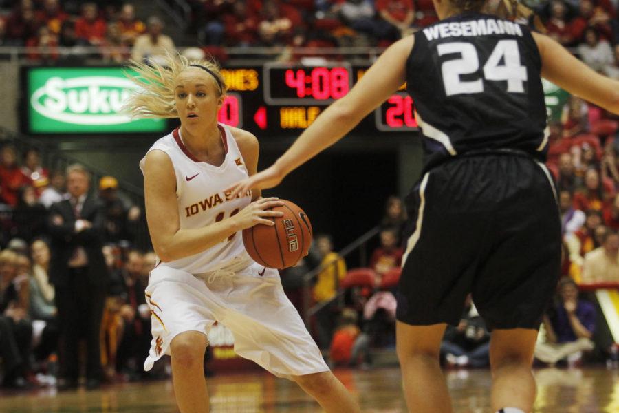 Redshirt sophomore guard Jadda Buckley looks for an open teammate during Iowa States matchup with Kansas State on Jan. 3, 2015. Buckley, returning to the court for the first time since her injury, injured her finger during the second half and returned shortly after. Buckley finished with seven points and one assist, helping Iowa State in its 60-55 victory against the Wildcats.
