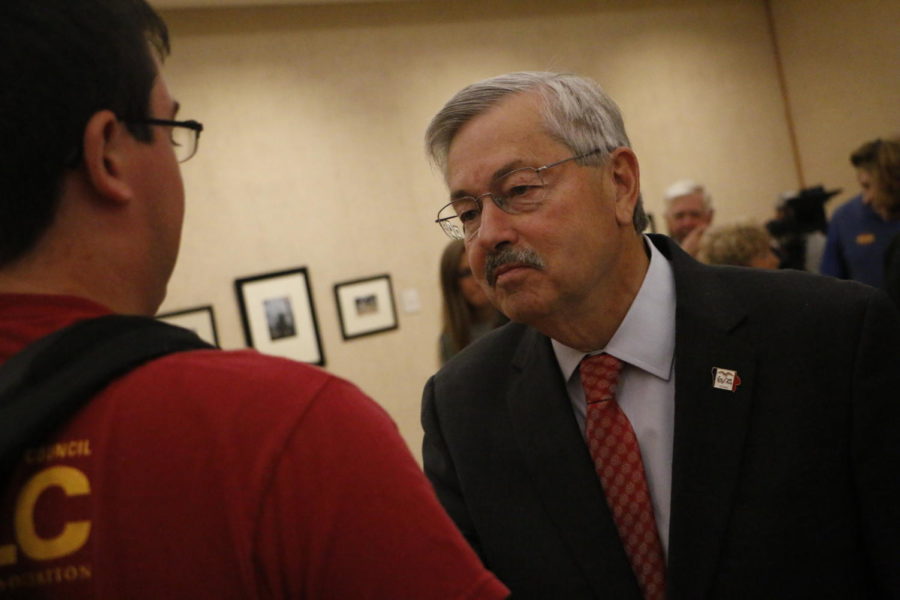 Iowa Gov. Terry Branstad talks to a student during a stop at Iowa State on Sept. 9, 2014.
