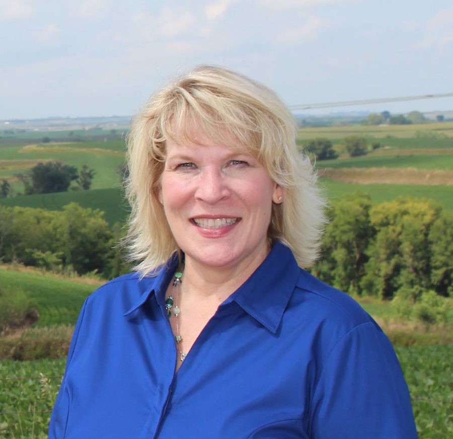 Kim Weaver, chairwoman of OBrien County Democratic Party and a member of the State Central Committee, announced Aug. 14 that she would challenge U.S. Rep. Steve King for his seat in Congress.