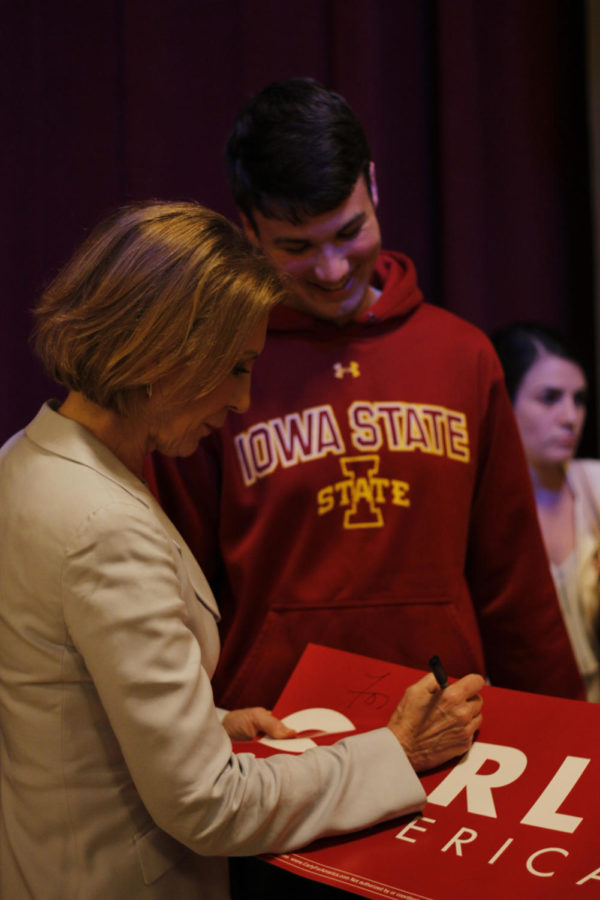 Nathan Hoffbeck, freshman in pre-business, talks to Carly Fiorina in the Great Hall of the Memorial Union on Friday, Aug. 28.