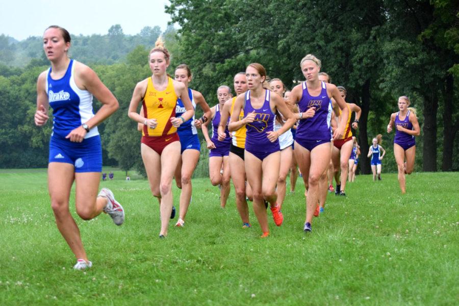 Redshirt junior Maddie Nagle runs with the pack at the Bulldog 4K Classic on Aug. 30 in Des Moines. Nagle finished 17th overall with a time of 15:41.