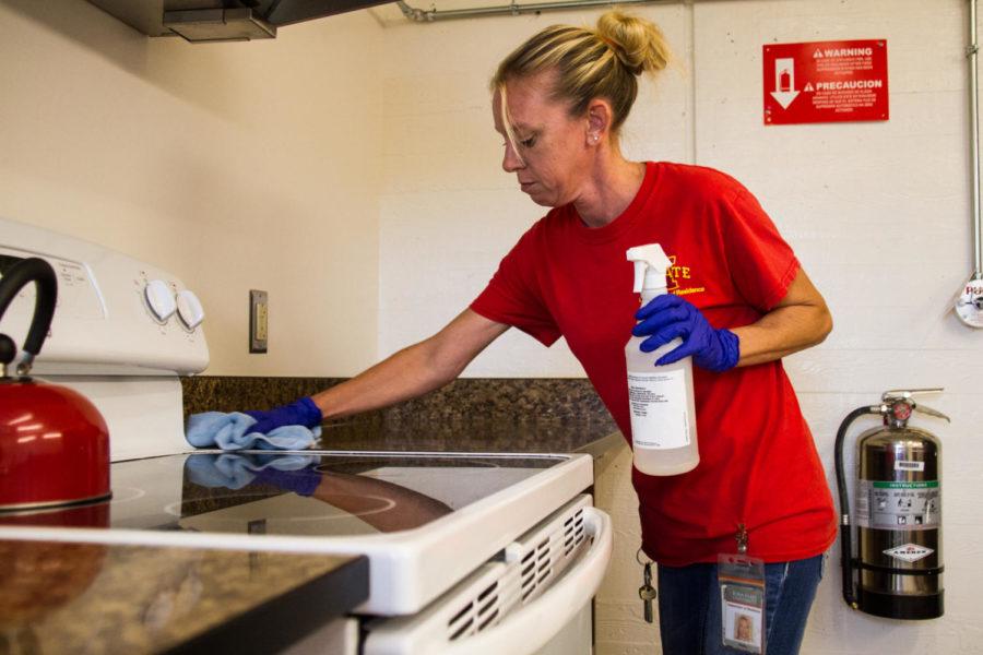 Custodian Shelley Anderson cleans a kitchenette counter top in Wallace on Sep. 24. Even though students are responsible for cleaning the dishes they use in the kitchenette, Anderson is in charge of cleaning all the surfaces. 