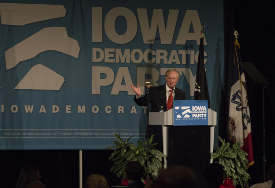 Former U.S. Sen. and Rhode Island Gov. Lincoln Chafee speaks at the Iowa Democratic Partys Hall of Fame dinner on July 17, 2015 in Cedar Rapids.