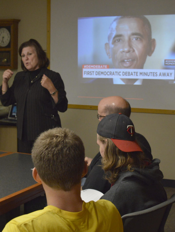 Dianne Bystrom, director of the Carrie Chapman-Catt Center, introduces students to the 2015 Democratic Presidential Debate. Bystrom held a watch party at Hamilton Hall on Tuesday