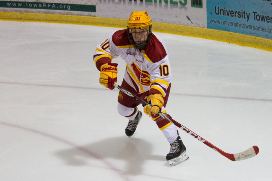 Sophomore+Eero+Helanto+skates+up+the+ice%C2%A0during+a+game+against+the+Southern+Illinois-Edwardsville+Cougars+on+Sep.+19.+The+Cyclones+would+go+on+to+win+11-1.