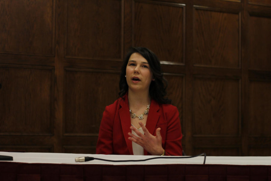 Kathryn Leidahl, running mate of Amanda Loomis, talks about her campaign for vice president of GSB during the vice presidential debate in the Oak Room of the Memorial Union on Tuesday, Feb. 24.
