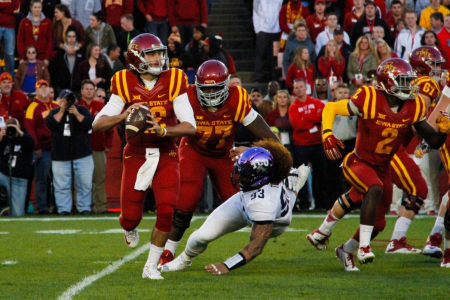 Quarterback+Sam+Richardson+looks+downfield+for+an+open+receiver%C2%A0during+the+game+against+TCU+on%C2%A0Oct.+17.+The+Cyclones+would+go+on+to+lose+45-21.
