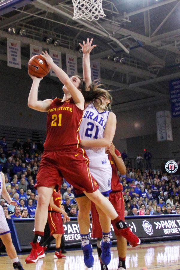 Freshman+guard+Bridget+Carleton+takes+a+shot%C2%A0during+a+game+against+the+Drake+Bulldogs%2C+Nov.+15+in+Des+Moines.+The+Cyclones+would+go+on+to+lose+74-70.
