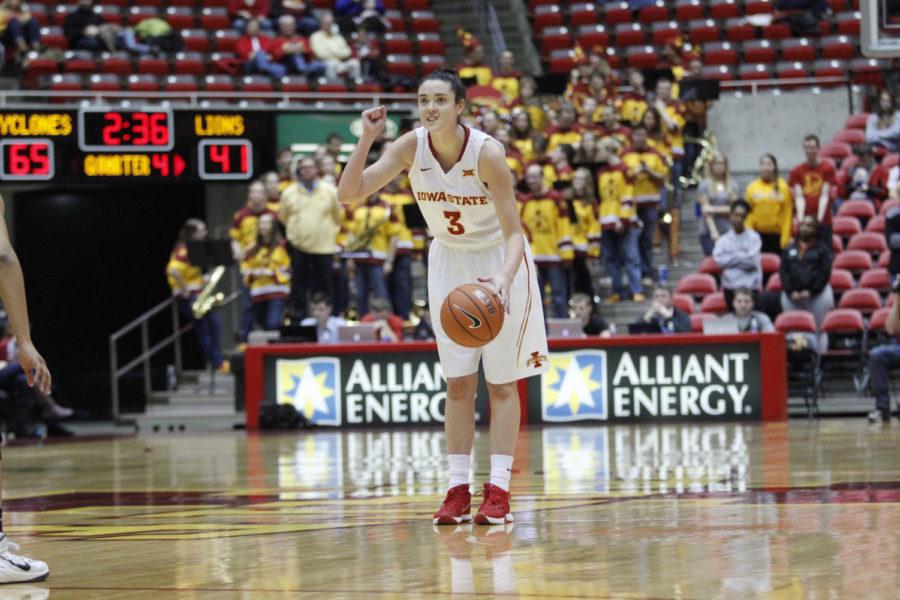 Emily+Durr%2C+sophomore+guard%2C+calls+out+a+play+at+the+game+against+University+of+Arkansas-Pine+Bluff+on+Dec.+13.+ISU+won+70-41.