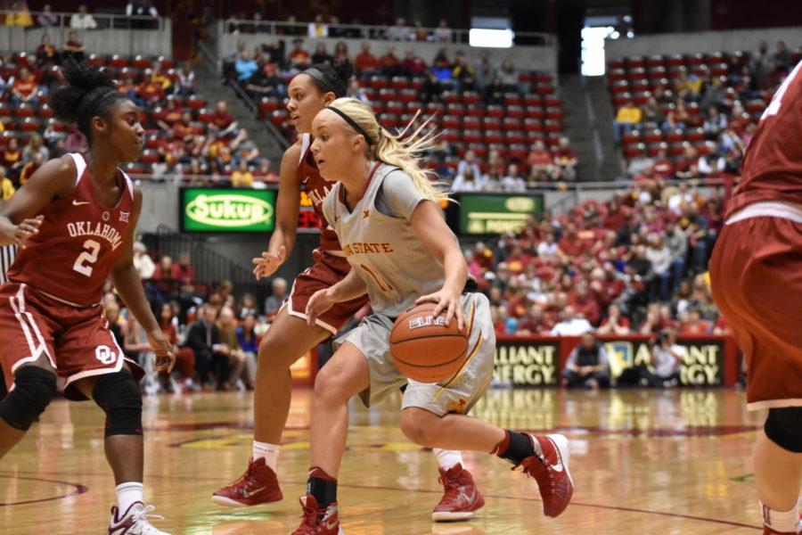 Jadda Buckley, redshirt sophomore guard, passes an opponent from Oklahoma at the womens basketball game on Jan. 30. ISU fell 77-71. Buckley scored 16 points.