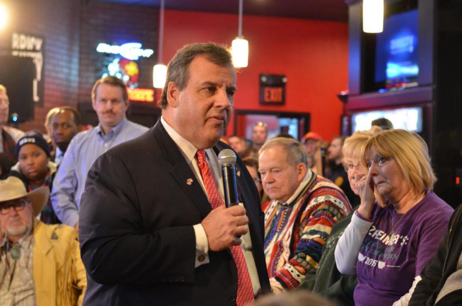 Chris+Christie+spoke+at+Brick+City+Grill+in+Ames%2C+Iowa.+Christies+town+hall+consisted+of+a+short+speech+detailing+his+experiences+with+terrorism+and+9%2F11.+He+then+answered+questions+from+the+crowd.+One+woman+asked+questions+about+Alzheimers+and+wiped+away+tears+when+hearing+Christie+speak.