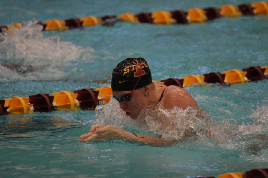 Kasey+Roberts%2C+sophomore%2C+swims+the+100+breaststroke+during+the+meet+against+the+University+of+Illinois+Fri.+night.+Roberts+finished+the+event+in+first+place+with+a+time+of+1%3A05.01.
