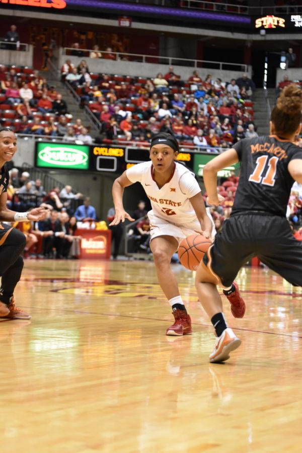 Junior guard Seanna Johnson scored 16 points at the basketball game against University of Texas on Feb. 6.