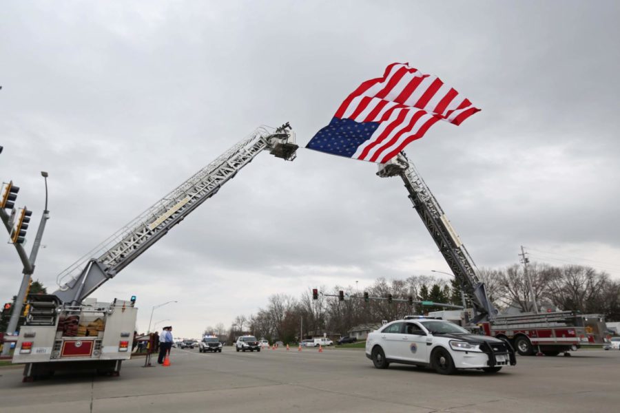 Members+of+the+Des+Moines+Fire+Department+hang+a+large+american+flag+for+Des+Moines+Police+Officer+Susan+Farrells+funeral+procession+to+pass+under+on+Wednesday%2C+March+30%2C+2016%2C+outside+of+Hope+Lutheran+Church+in+West+Des+Moines.