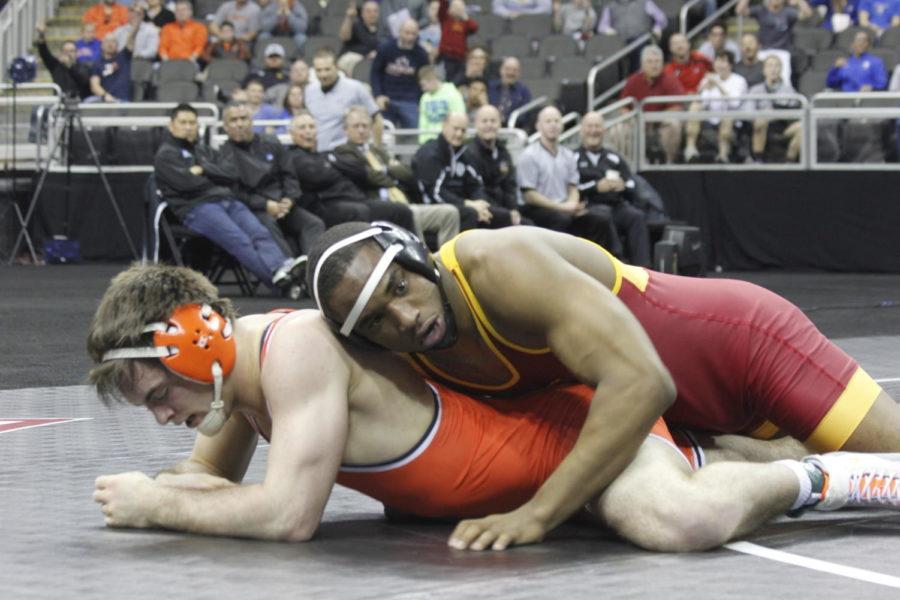 Redshirt junior Lelund Weatherspoon looks at the last seconds of the clock in his 174-pound championship match. Weatherspoon defeated Oklahoma States Chandler Rogers 8-4 to win become a two-time Big 12 Champion on March 6. 