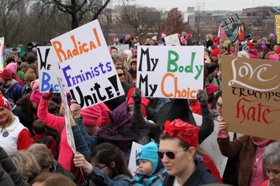 Thousands+hold+signs+relating+to+women%E2%80%99s+health+during+the+Women%E2%80%99s+March+on+the+Iowa+Capitol+on+Jan.+21.