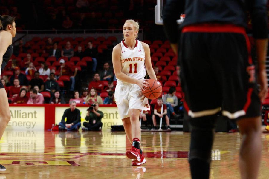 Jadda Buckley brings the ball down the court during Iowa States 79-68 win over Texas Tech. Buckley tied Carleton with 20 points, which made them leading scorers for both teams. 
