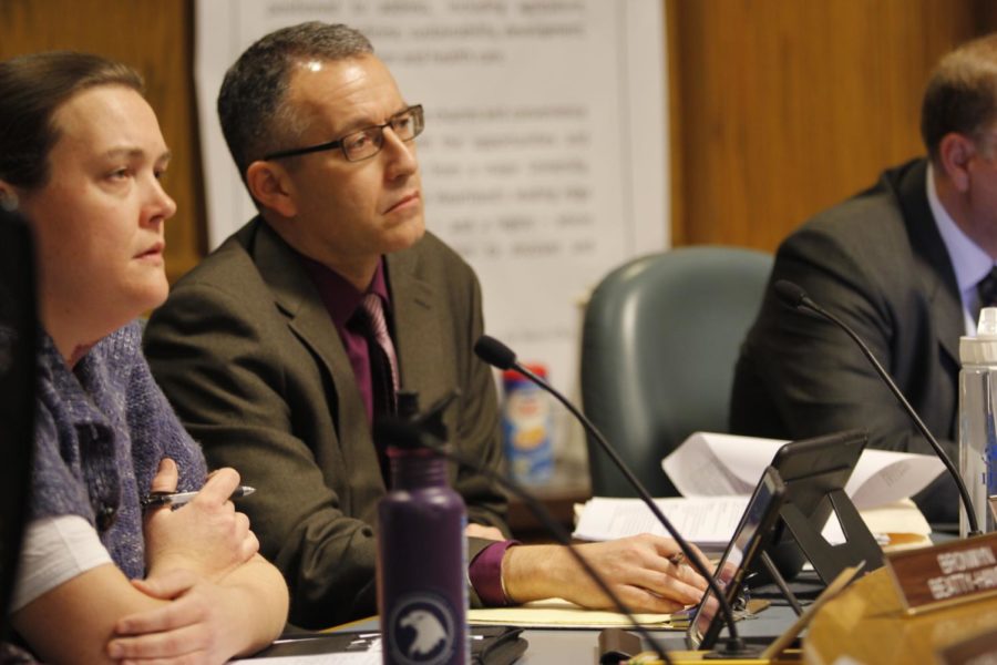 City Council members Tim Gartin and Bronwyn Beatty-Hansen at a city council meeting on Feb 28.
