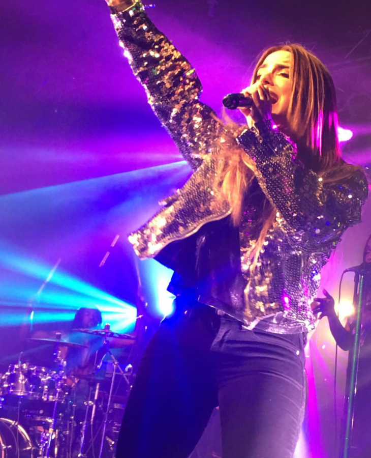 Jojo giving an energetic performance at Woolys in Des Moines on Saturday night. 