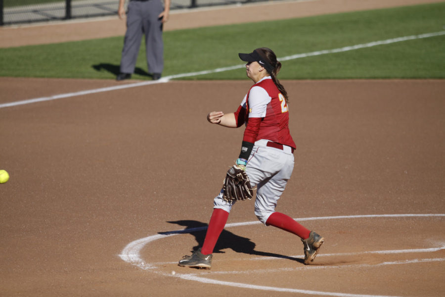 Iowa State sophomore Savannah Sanders pitches in the first inning against Iowa Central.