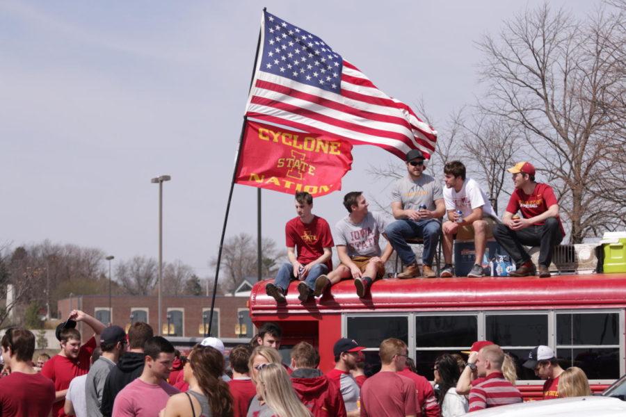 A+group+of+Iowa+State+Students+enjoys+the+beautiful+weather+as+they+tailgate+for+the+Iowa+State+Football+Spring+game+outside+of+Jack+Trice+Stadium.