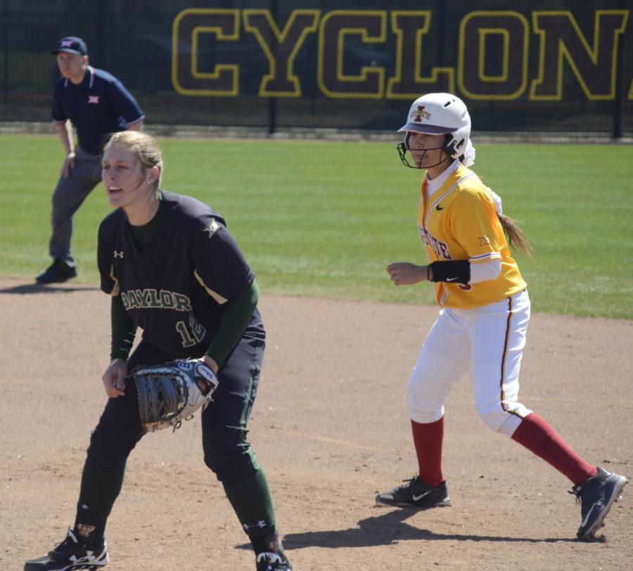 Kirsten+Caudle+leads+off+the+base+in+anticipation+of+a+hit+on+April+3%2C+2016+during+the+Baylor+and+Cyclone+softball+game.