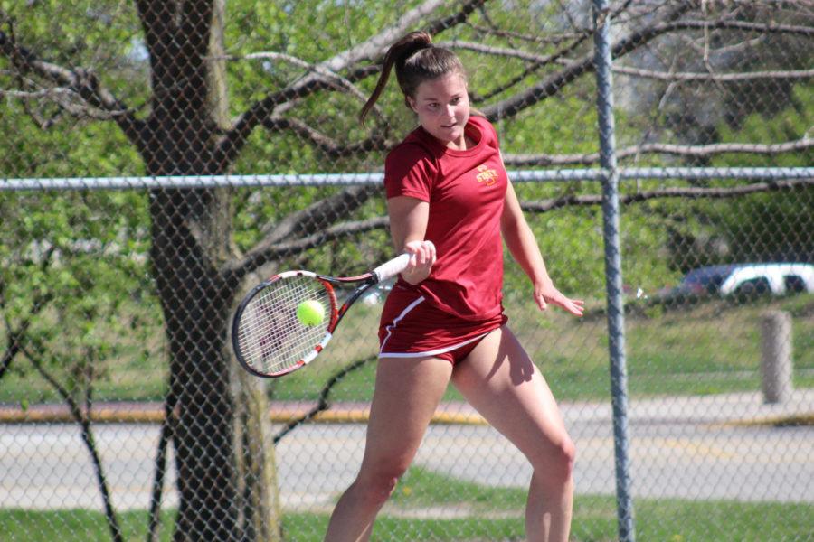 Senior+Natalie+Phippen%C2%A0played+for+Iowa+State+Tennis+on+April+23.%C2%A0Phippen+has+been+a+member+of+the+Big+12+Commissioners+Honor+Roll+and+an+ISU+Scholar-Athlete.+She+fell+0-6%2C+0-4+during+her+match%C2%A0against+Katarina+Stresnakova+of+OSU.