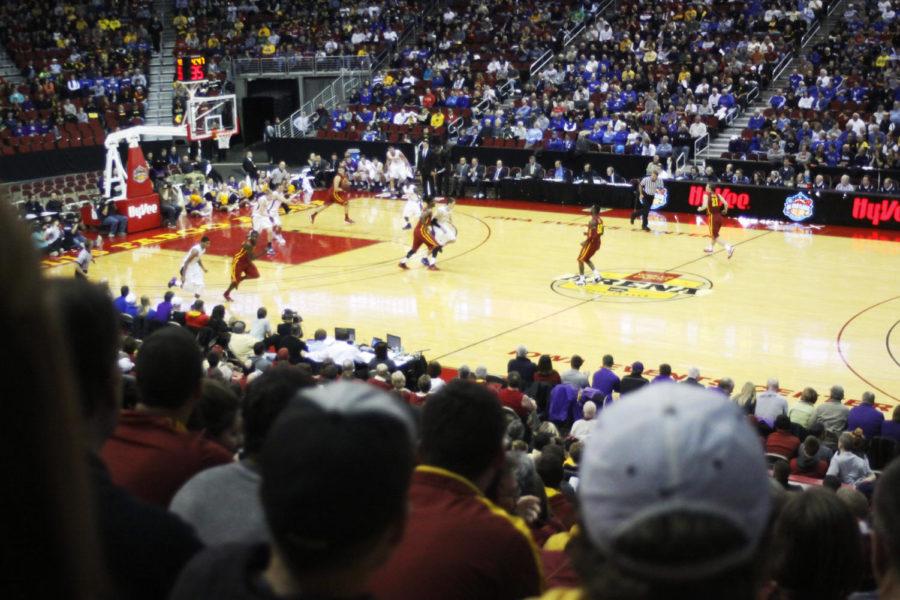 Cyclone+fans+traveled+to+Des+Moines+to+cheer+ISU+to+a+win+on+Dec.+7%2C+2013%2C+at+the+Wells+Fargo+Arena.%C2%A0