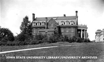 Alumni Hall pictured in 1918, from the south.