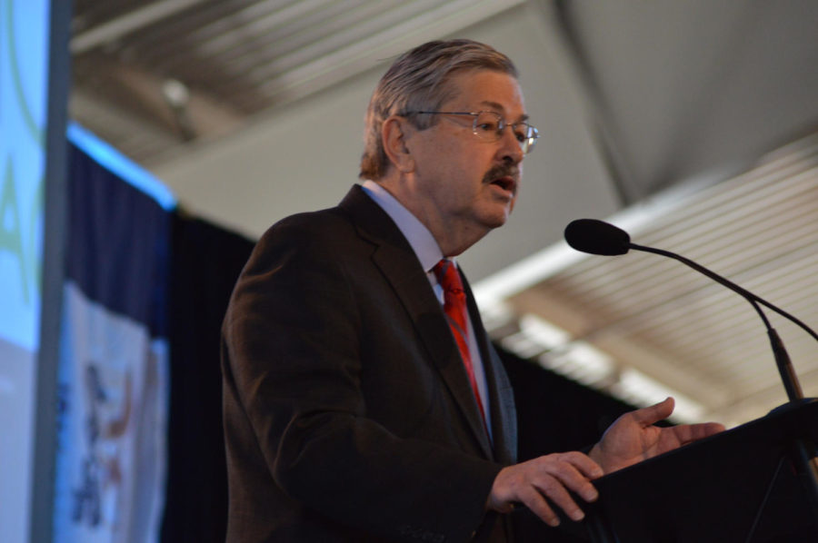 Iowa+Gov.+Terry+Branstad+delivers+the+first+speech+of+the+2015+Ag+Summit%2C+which+took+place+in+Des+Moines+on+March+7.