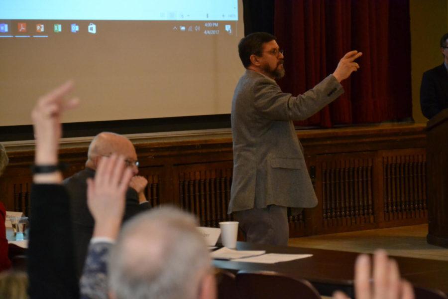 Associate Prof., Rob Wallace, counts votes for the resolution of Open Access Research during the Faculty Senate Meeting in the Great Hall April 4. The Faculty Senate voted in favor of the resolution. The resolution was presented by the president of the Faculty Senate Jonathan Sturm.
