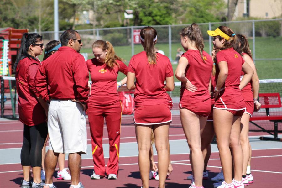 The+Iowa+State+Tennis+team+meets+between+double+and+single+matches+on+April+23.+Iowa+State+fell+0-4+to+Oklahoma.