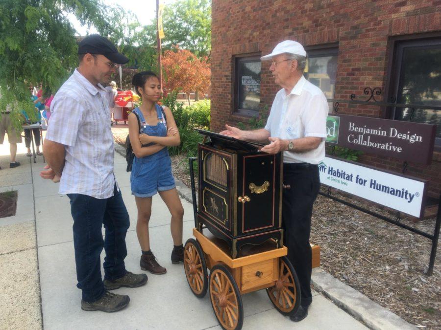 David Wilder tells ArtWalk visitors about his street organ. 