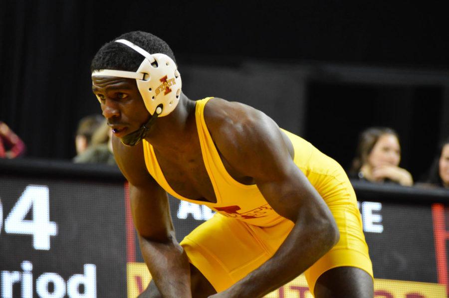 Iowa+State+redshirt+senior+Earl+Hall+faces+opponent+Trae+Blackwell+during+the+Beauty+and+The+Beast+event+at+Hilton+Coliseum+Jan.+27.+Hall+went+on+to+defeat+Blackwell+4-0%2C+however+the+Cyclones+would+fall+to+the+Sooners+30-12.