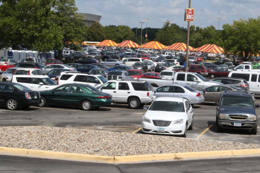 Cars+sit+parked+between+Jack+Trice+Stadium+and+Hilton+Coliseum+on+Aug.+30.+Traffic+in+Ames+is+expected+to+be+especially+bad+for+Thursdays+game%2C+as+most+fans+will+try+to+arrive+at+the+stadium+during+the+normal+rush+hour.