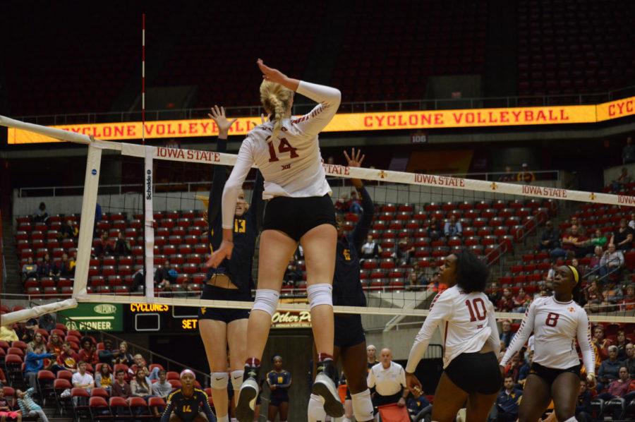 Sophomore+outside+hitter+Jess+Schaben+goes+up+for+a+kill+during+the+second+set+on+Nov.+2.%C2%A0The+Cyclones+went+on+to+beat+West+Virginia+3-0.%C2%A0