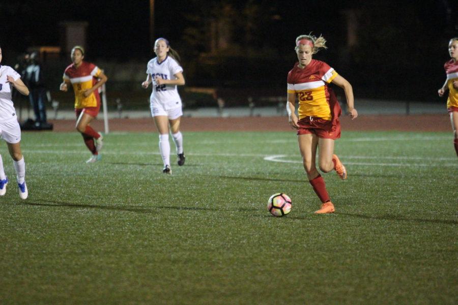 Sophomore Jordan Enga runs down the field with the ball. Iowa State Womens Soccer played against the TCU Horned Frogs on Oct. 7.