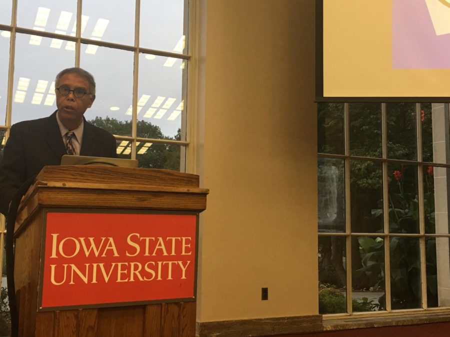 Hector Avalos speaks in the Memorial Union on Sept. 26, 2017.