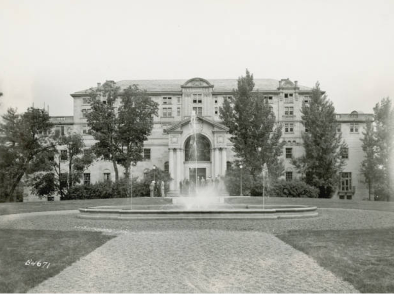 The Memorial Union, pictured from the north in 1937. Students are seen standing in front of the Gold Star Hall, and jets are shooting from the Fountain of Four Seasons.