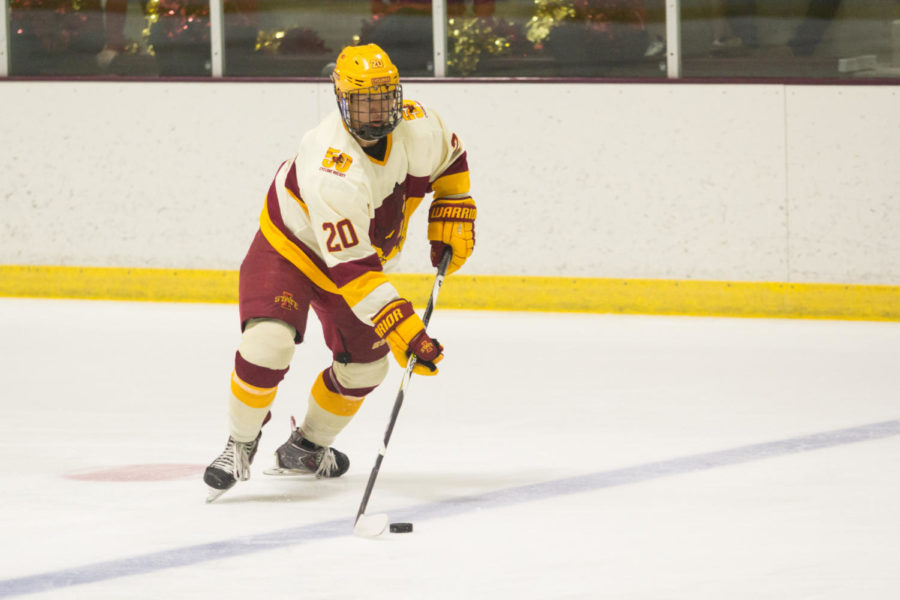 Member+of+the+Cyclone+Hockey+club+team+looks+for+an+open+teammate+Sept.+22+during+their+first+official%C2%A0game+of+the+season+against%C2%A0Illinois+State.+The+cyclones+won+4-1+with+three+of+the+four+goals+happening+in+the+third%C2%A0period.