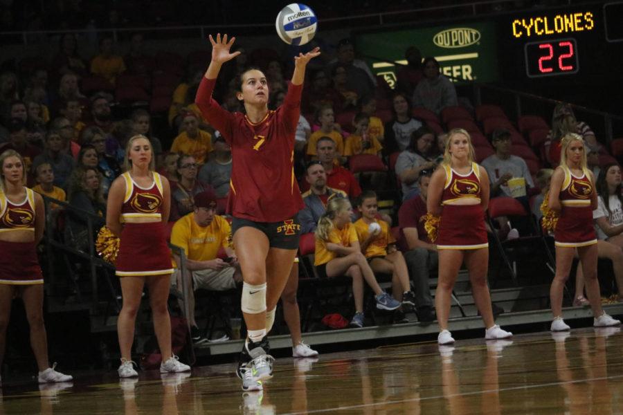 Freshman+Izzy+Enna+serves+agains+the+Mavericks+during+the+first+set+of+the+game.+Iowa+State+went+on+to+beat+Omaha+3-0.